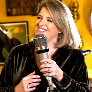 Clare Teal singing into a mic